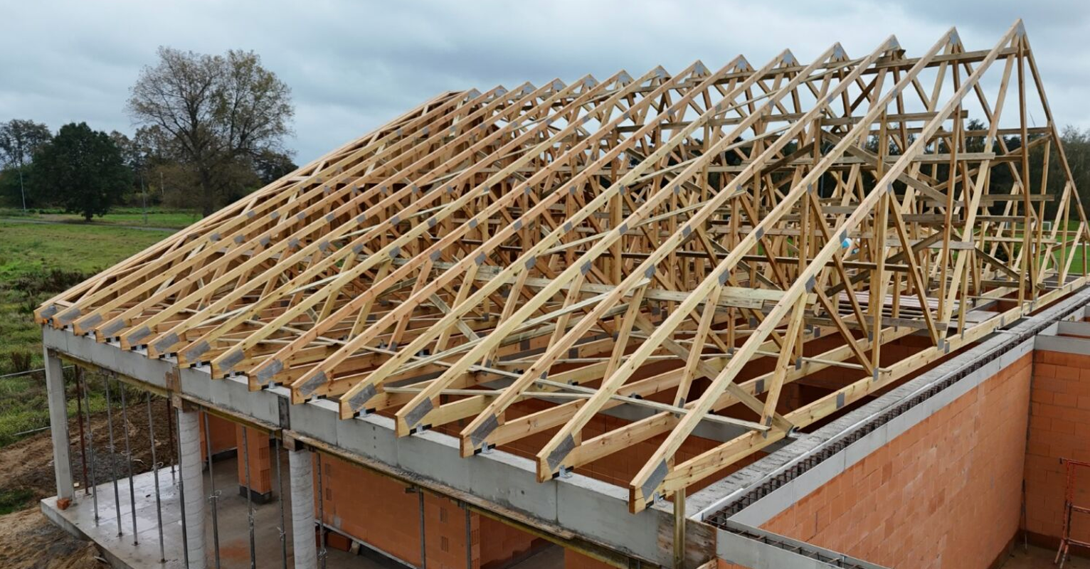 Wykonana konstrukcja dachu wraz z systemem stężeń – integralną częścią konstrukcji dachu